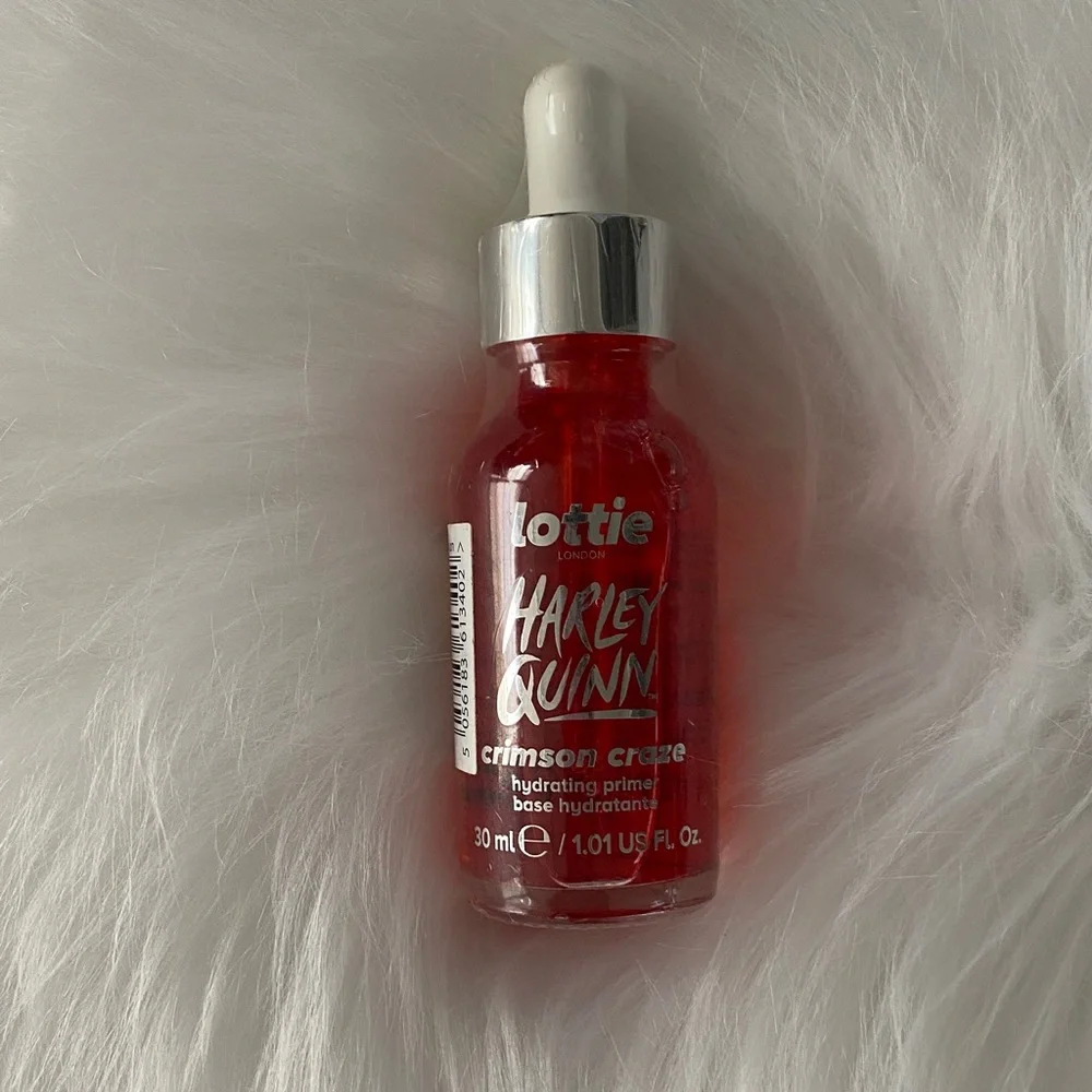 Lottie London Harley Quinn Hydrating Primer - Crimson Craze / new